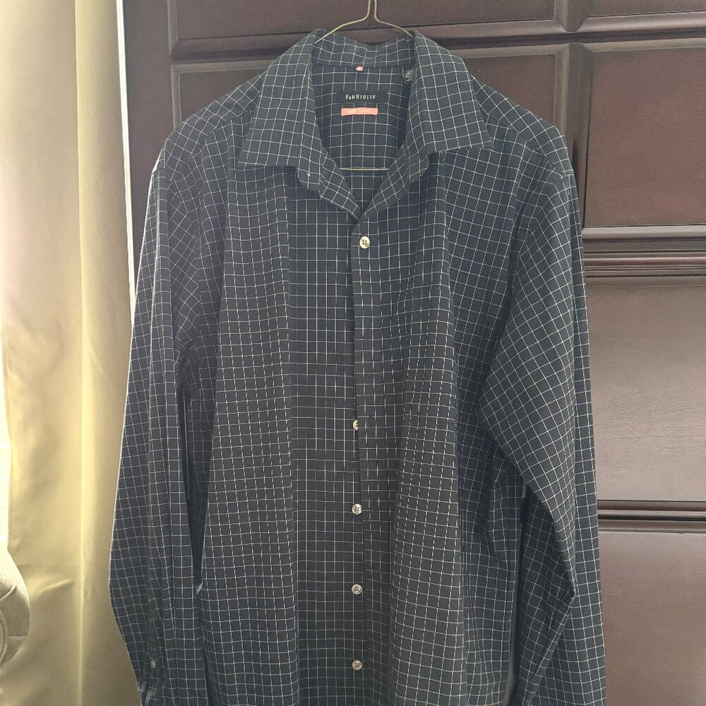 Men's Medium VanHeusen Button Down Shirt